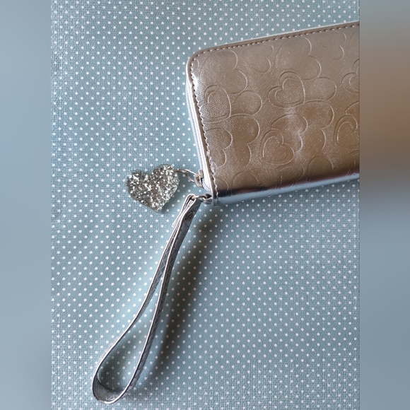 4/$50⭐️Silver Heart Embossed Wallet - Picture 2 of 10